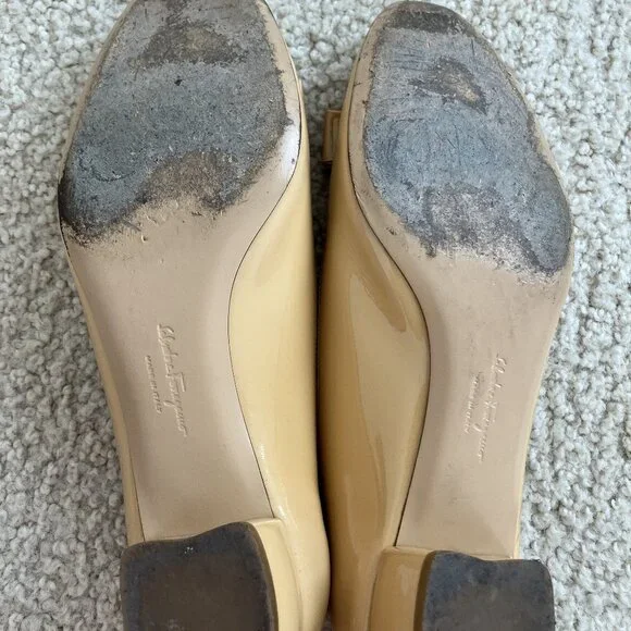 Salvatore Ferragamo Women Vara Pump  sz7.5B –Amaretti (Tan/Beige) Patent Leather - Picture 11 of 16